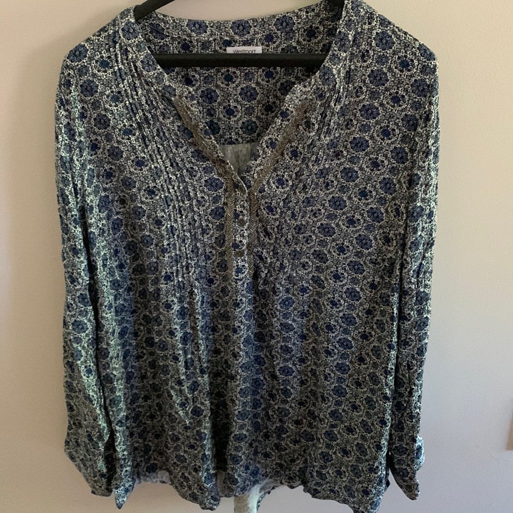 Pretty blue patterned blouse size 2X. Rayon so not stretchy. Wear to work or out